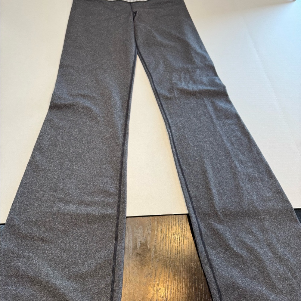 005. Lululemon Athletica Gray Leggings